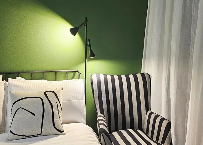 The View Magnet Self Check-in 地拉那